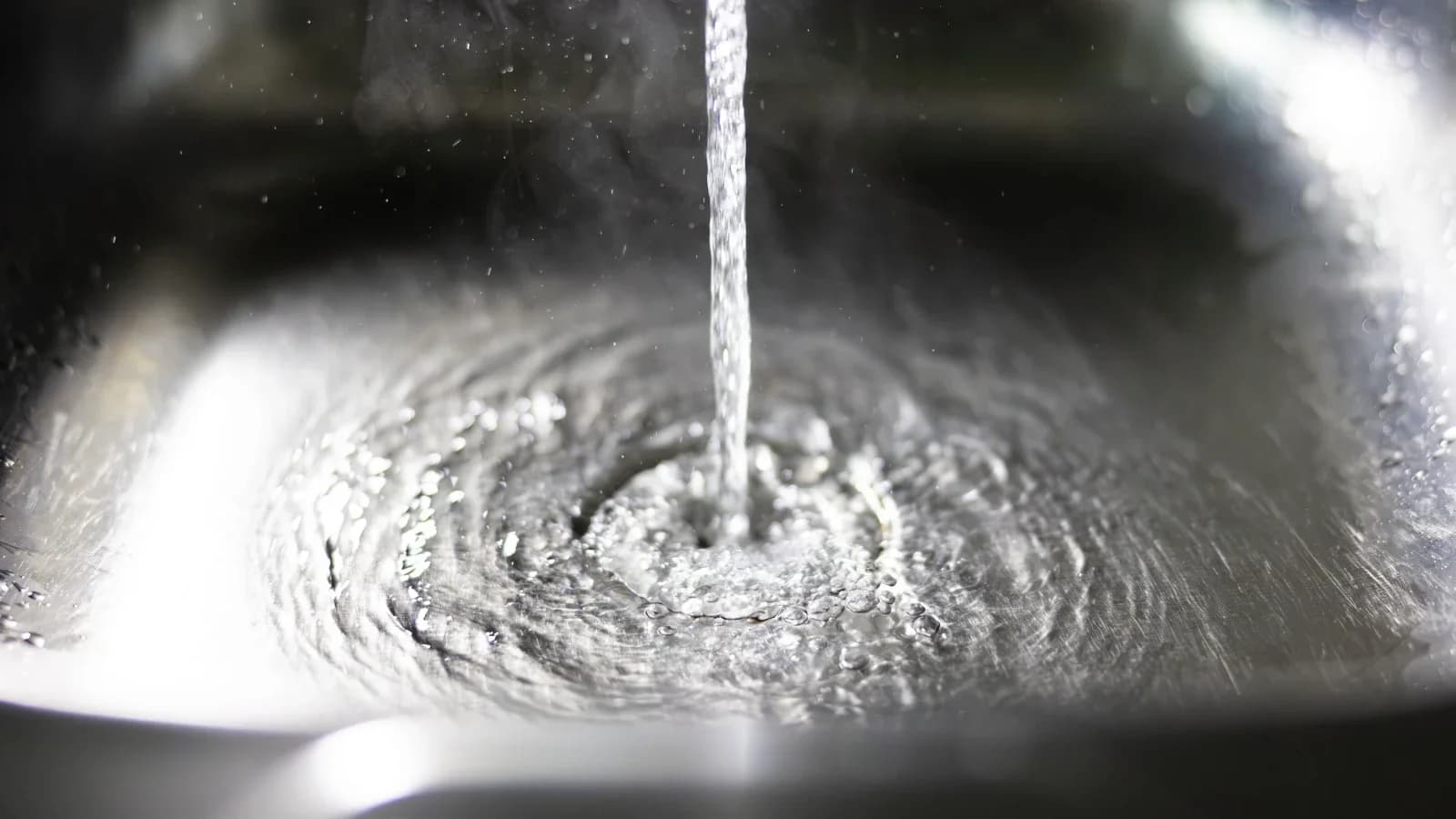В Коротчаево на два дня отключили холодную воду