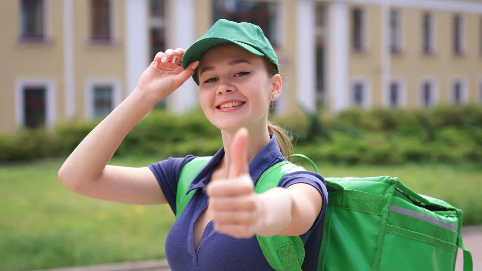 Работа на каникулах: в Новом Уренгое стало больше вакансий для подростков