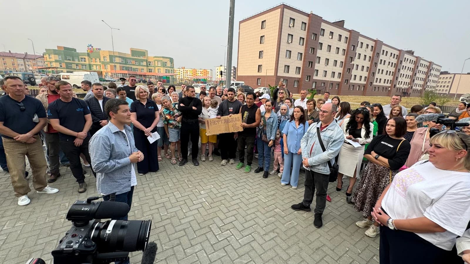 Дмитрий Артюхов взял на контроль проблему жильцов дома в Коротчаево