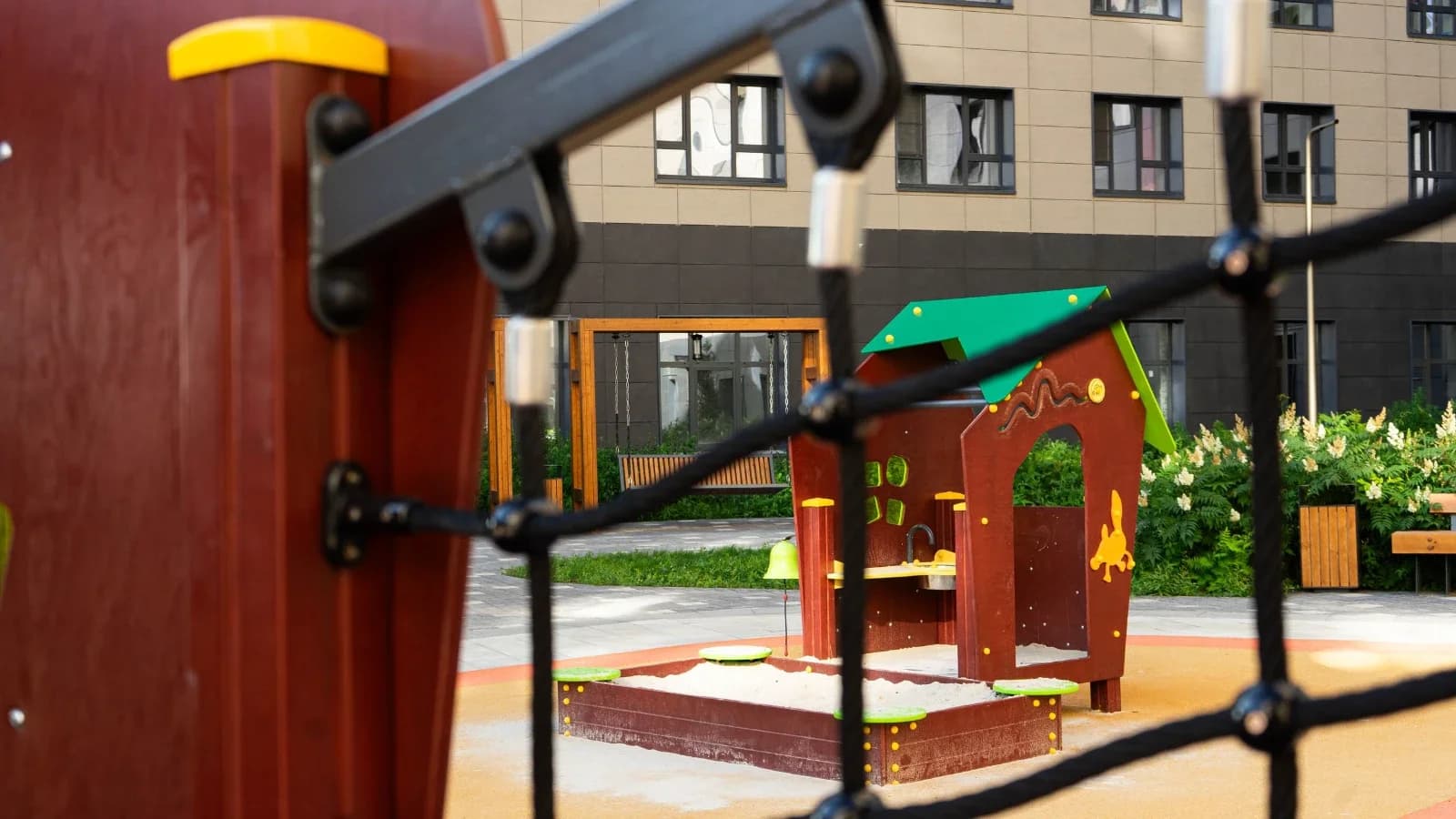 В Новом Уренгое преображается микрорайон Восточный