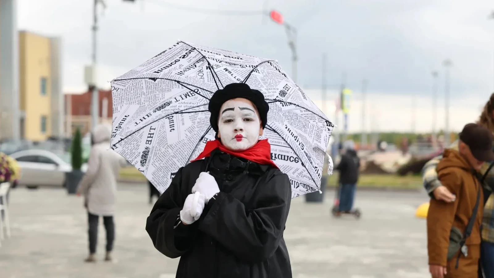 В Новом Уренгое в театр превратилась Городская площадь. Фото